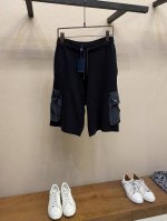 LV、Lu章仔工装针织短裤 原,000购买、针织莱卡组织、梭织面料拼接、章仔绣花点缀、工装设计风格、五金配件开合、全套辅料配备 成衣由毛织与梭织相结合的设计制作