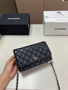 Chanel 香奈儿发财 一款随身小包推荐给大家！香奈儿Woc新款发财包 可斜挎单肩 链条可收入包内作为手包使用 D-29尺寸20×10折叠盒飞机盒