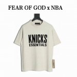 fear Of God X Nba Fog联名字母短袖T恤 面料采用21S纯棉双纱环锭纺面料 水洗后克重240G 印花为植绒印花 区别市场看图做货的垃圾货 全部