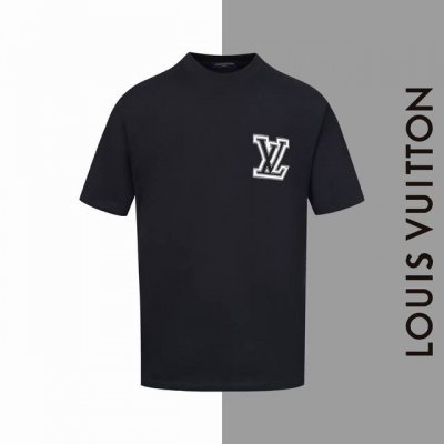 款号#Z33 Lv大标刺绣圆领短袖 Louisvuitton官网一致款式 面料：32支双纱280克纯棉面料 同缸同色织染螺纹 颜色一致 工艺：进口机器饱满万针字