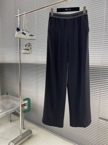 acne Studios 徽标休闲长裤 定制Pet超感丝斜绸 垂感爽滑 细腻透气 舒适贴肤 标志性醒目的Acne Studios徽标带环绕腰间 低调中彰显品牌格