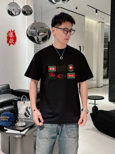 古奇 2540春夏新品时尚圆领短袖高级定制百搭款式！更有实用感 任何人都可以轻松驾驭 采用95%棉+5%天丝面料制作，手感非常奈斯，不起球，不变形，奢华经典Lo