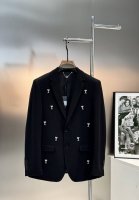Vatn*潮牌休闲西服外套老客户推荐外贸公司订单！满身钻版订制金属爱心A.进口原版天眼布四面弹布料，笔挺垂感十足，整件衣服车工走线整齐平整，所有五金附料都是客供