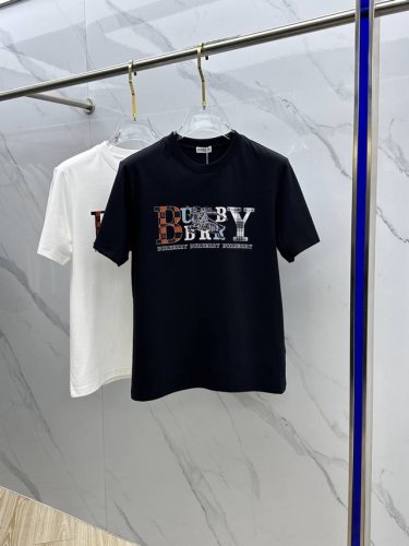 burberry 巴宝莉 高定纯棉面料 2025春夏新品上市时尚经典圆领短袖时尚单品设计，更加时尚舒适，高标准定制，上身非常有型，胸前品牌经典章仔 客供辅料，客