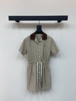 miumi*25春夏新款美拉德色系格子连衣裙丨独家Yb开发！高版出品！这款格纹衬衫裙融合复古格调 腰间抽绳收腰设计 可根据腰围调节显瘦微胖也闭眼入 翻领撞色设计