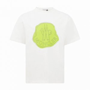 monecler 蒙口 胸前发泡印花短袖 面料采用260克重精梳棉 定制32支1*1螺纹 成衣两遍水洗处理 面料舒适亲肤无异感 定制定染面料 纺织密度高 垂感佳