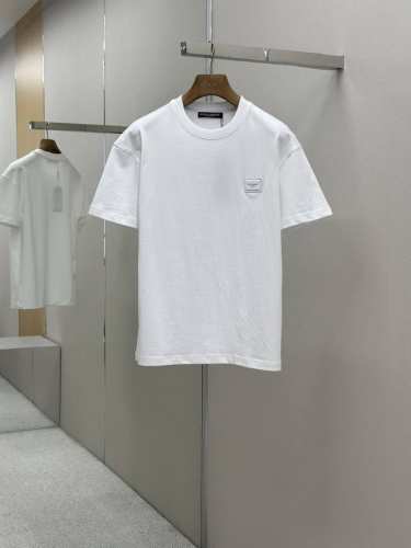 dg 25Ss春夏新款首发专柜最新圆领T恤 高端订制 设计前卫时尚 品牌Logo重工艺设计 高端定制240克面料.手感柔软.穿着舒适.专柜级别精致车线.做工精细