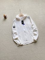 报单款号04161。 Helly Hansen Hh 海丽汉森 夏季放泼水防晒凉感弹力皮肤衣，多色可选，非常适合夏季穿着，旅游 徒步 日常出行都可驾驭随意搭配！