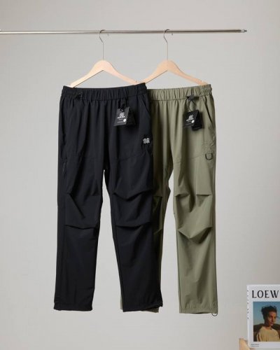 kolon Sport 25年春季新品可隆男士户外休闲登山徒步休闲长裤 特定面料，非常结实具备良好的透气性和运动自由度。 品名：可隆绣标长裤 颜色：黑色 军绿