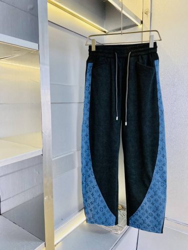 官网原单货 可穿200斤路易威登Lv 简约时尚 春款卫裤直筒裤松紧裤休闲裤阔腿裤长裤身穿着非常舒适 低调不失奢华 穿出去非常有档次,裤型款式和裁剪亦无需多言 上