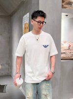 阿家 2025春夏新款首发专柜最新款短袖圆领T恤 高端订制 设计前卫时尚 品牌Logo重工艺设计 高端定制面料.手感柔软.穿着舒适.专柜级别精致车线.做工精细.