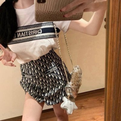 上衣 裙子 dior迪奥定制字母织带圆领短袖T恤定制纽扣提花老花半裙套装 款号 25670504420 颜色 黑色 白色 尺码 Sml s码80-95斤 m码9