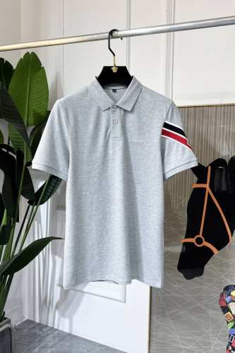 蒙口- 2025Ss蛇年春夏新款Polo领短袖系列。精选优质双丝光珠地棉面料，时尚大牌元素Logo设计，上身版型超赞，面料细腻舒适透气，随意搭配都超级好看时尚型