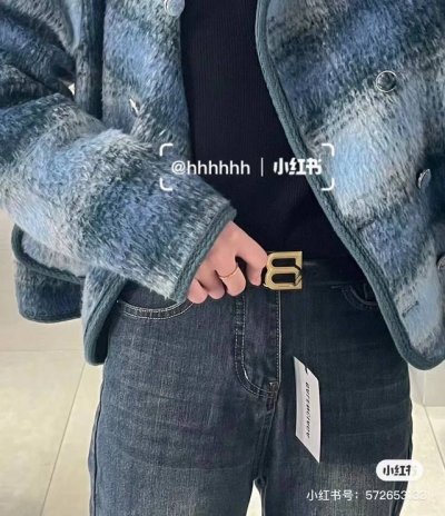 110包邮 巴黎世家！ ！高版本！ 腰带「嘿哈 」 原版品质皮带～热门款 皮带里面最火的啦～质量很好 全套包装！五金绝对不褪色 皮带头和专柜一样的哦～ 配专柜礼