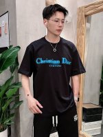 dio* 顶级货品2025春夏新款首发专柜最新款短袖圆领T恤 高端订制 设计前卫时尚！品牌Logo重工艺设计 高端定制260克面料.手感柔软.穿着舒适.专柜级别