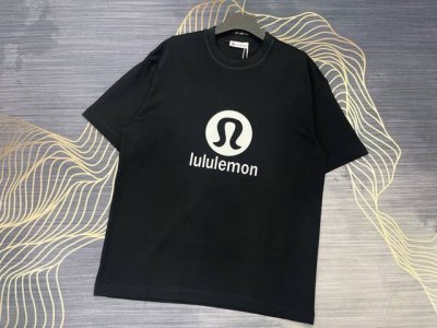 上新 Lululemon2025春夏新款硅胶印花字母Logo圆领短袖T恤 高版本高版本 280克精棉面料 全网独家首发 百搭款细节处理完美 进口硅胶印花Logo