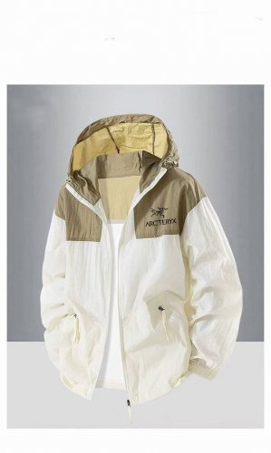 供 全新科技面料！Arcteryx 始祖鸟男女同款拼色Upf防晒衣 户外皮肤衣，采用客供原纱防晒面料，该面料具有优异的紫外线阻隔和吸收能力。此面料经过Dwr防泼
