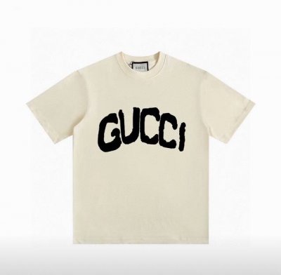 Gucci毛笔字系列 专柜款复古情侣 印花短袖T落肩袖 重磅280G精梳棉材质 透气舒适 版型宽松 进口外贸级专柜印花，随意搓洗不褪色不变形。 情侣款 男女同款