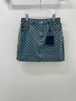 Louis Vuitt*N25新款L家做旧老花牛仔系列同步上新啦 经典老花牛仔面料 外套+短裤+短裙+背心裙 定制Yb五金 搭配金线刺绣Logo 洗水做旧时髦低