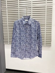 saint Laurent圣罗兰独家专供新款男士休闲衬衫 高端定制 高端版本 时尚百搭爆款进口面料 手感超柔软细腻 穿着亲肤舒适 高端精品 代工厂P精细做工 上