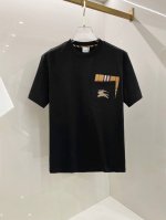 巴宝莉 2025早春新款男女同款短袖T恤，！定制专属纯棉面料，定制原版工艺螺纹，胸前重工字母Logo工艺设计！简约大方，从容百搭，档次极高，完美融入时尚还有风情