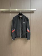 moncler 秋冬新品休闲夹克外套，订色订染面料，百前胸标志性仔章，双袖订制撞色罗纹织带拼接捆边条，前中轨道牙拉链，拉链头、拉链片标志性Logo，细节还原高达