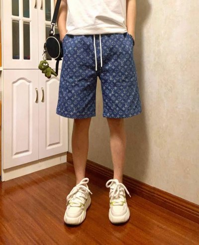 高品质！ Lv Louis Vuitton满提花Logo重工水洗竹节纹牛仔短裤！宽松版型！ 原版竹节纹重工水洗牛仔面料+满提花Logo！不计成本 质感拉满！ 订