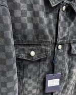 款号-Mx013 细节图 Louis Vuitton 路易 威登 25Ss 棋盘格水洗渐变牛仔外套 这款Lv牛仔外套，面料采用定制棋盘牛仔提花色织面料，经过定型