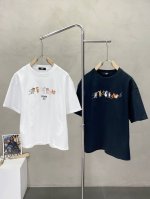 Fendi芬迪独家专供新款原单男士休闲短袖 高端 高版本 时尚百搭爆款进口面料 手感超柔软细腻 穿着亲肤舒适 高端精品 代工厂p精细做工 上身非常赞 男士必备单