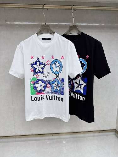 lv 2025早春新款男女同款短袖T恤，！定制专属纯棉面料，定制原版工艺螺纹，胸前重工字母Logo工艺设计！简约大方，从容百搭，档次极高，完美融入时尚还有风情感