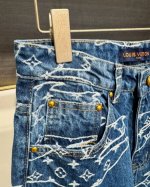 款号-Mx002 细节图 Louis Vuitton 路易 威登 25Fw 云纹提花Logo牛仔裤-顶级品质 Lv牛仔裤用的是定制斜纹提花牛仔料，上手一摸就知道