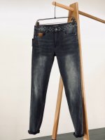 louisvuitton 路易威登 2025Ss早春新品 高级时装感，超柔牛仔面料 , 浅灰色洗水牛仔裤 面料很特殊，超细精仿棉纱混纺，超柔舒适感。 具备牛仔随