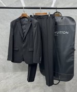 深圳代工厂P出品 25春新品 最新1V路易驴家款 男士羊毛翻领西服套装 经典二粒扣单西直筒修身西裤高端商务休闲西服套西 四季可穿 1V柜台常青款羊毛套西，型男永