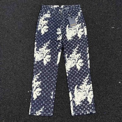 款号K107 Lv-路易威登花卉水洗蓝复古直筒牛仔裤短裤 大厂做工，复古水洗 颜色及其难调试，非常耗费人工！ 看实拍 所见即所得 颜色：水洗蓝。 尺码：S-Xl
