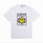 Loewe 罗意威新款笑脸短袖，卡通印花轻松夺目！上身超有质感不挑人 ！重磅棉质轻柔、软弹、透气的客供定制面料，手感细腻软顺厚实，耐洗不变形，耐磨不起球，不刺激