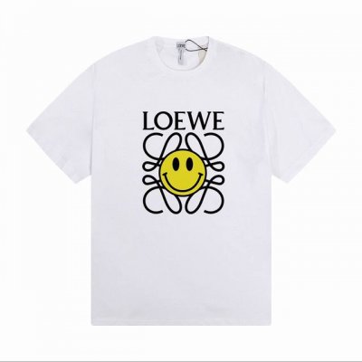 Loewe 罗意威新款笑脸短袖，卡通印花轻松夺目！上身超有质感不挑人 ！重磅棉质轻柔、软弹、透气的客供定制面料，手感细腻软顺厚实，耐洗不变形，耐磨不起球，不刺激