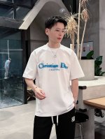 dio* 顶级货品2025春夏新款首发专柜最新款短袖圆领T恤 高端订制 设计前卫时尚！品牌Logo重工艺设计 高端定制260克面料.手感柔软.穿着舒适.专柜级别