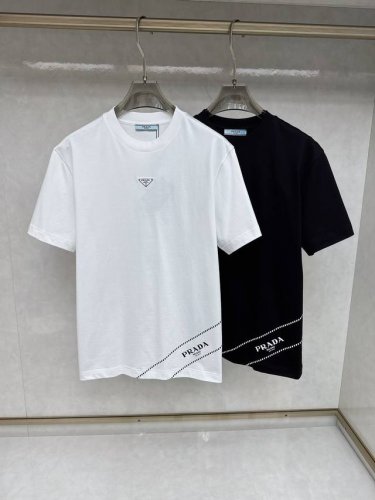 普拉达 2025早春新款男女同款短袖T恤，！定制专属纯棉面料，定制原版工艺螺纹，胸前重工字母Logo工艺设计！简约大方，从容百搭，档次极高，完美融入时尚还有风情
