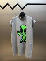 巴黎世家 夜光 外星人无袖背心 采用平纹针织面料，正面和背面饰以Hight There + Dripley艺术作品，印花采用进口荧光浆料印花，修改八次菲林！右袖