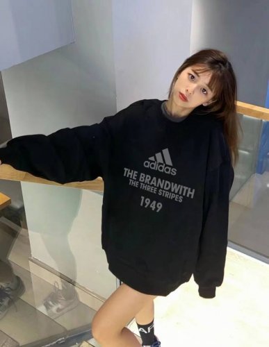Adidas阿迪达斯布兰吉斯限定春季圆领卫衣 原版面料高版本高品质 网红明星同款 优选新疆华棉面料 pu直喷印花Logo工艺 定制定染 手感非常舒服 超级百搭好