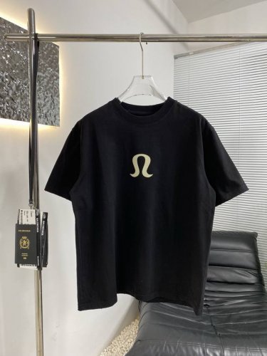 Lululemon露露乐蒙 2025新款T恤 爆款首选！采用高克重布料 磨破工艺 不缩水不变形 上身阔挺效果极佳 且舒适柔软质感十足 廊型版型穿着更为舒适休闲