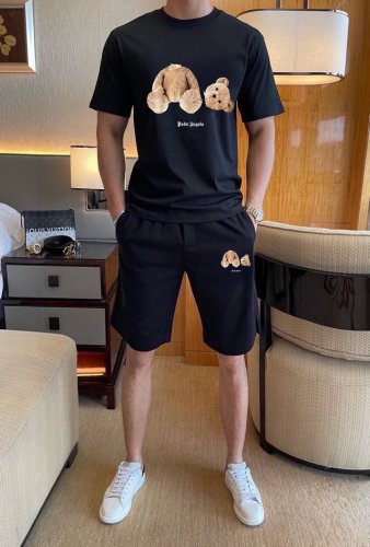 直 品牌 天使 2025新款男士短袖短裤套装 官网同步销售 市面高端版本 手感细腻柔软 让你穿着更加舒适 立体裁剪版型超赞 尺码:M-5Xl 下单请报身高体重