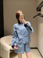 Miu Mi* 25Ss春夏新款 学院风蓝色格子衬衫+短裤套装丨独家高版出品 极简主义风法式优雅的慵懒风 休闲又时髦塑造极具辨识度的复古学院风穿搭 走在街上吸睛