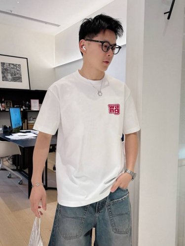 大王家 2025春夏新款首发专柜最新款短袖圆领T恤 高端订制 设计前卫时尚！品牌Logo重工艺设计 高端定制面料.手感柔软.穿着舒适.专柜级别精致车线.做工精细