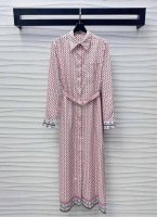 Louis Vuitto*2025新品上架 印花腰带衬衫裙 定制Yb进口斜纹稠材质 光泽垂顺舒适 通体红白条纹配合标志性四叶草元素字母图案装饰 彰显品牌调性 沿