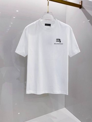 巴黎世家 2025早春新款男女同款短袖T恤，！定制专属纯棉面料，定制原版工艺螺纹，胸前重工字母Logo工艺设计！简约大方，从容百搭，档次极高，完美融入时尚还有风