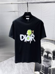 迪奥 Dior 2025Ss新款 半袖 体恤 短袖 圆领T恤 高端版本 专柜定制面料 透气舒适度高 细节无可挑剔 品牌元素设计理念 体现高品质 手感细腻柔软 呈