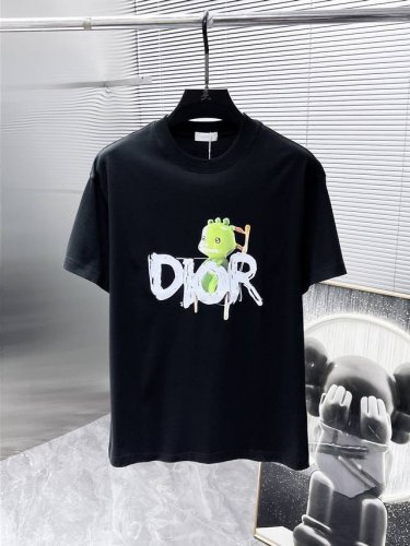 迪奥 Dior 2025Ss新款 半袖 体恤 短袖 圆领T恤 高端版本 专柜定制面料 透气舒适度高 细节无可挑剔 品牌元素设计理念 体现高品质 手感细腻柔软 呈