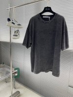 Alexander 亚历山大王 新款圆领短袖T恤 立体硅胶工艺 新的视觉效果 面料定制定染 280克 100%纯棉 洗水渐变 炒雪花 经典圆领设计