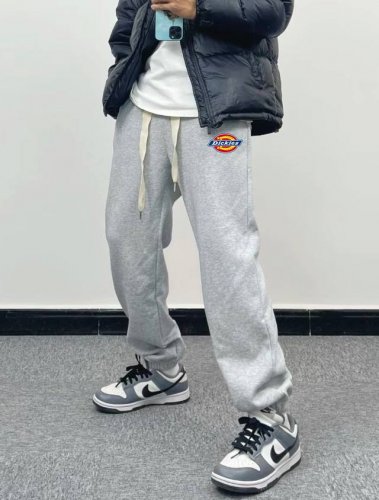 dickies 迪克斯经典小标运动卫裤束脚裤休闲裤 ｜无敌版型｜｜男女同款｜ 面料采用超高品质华棉 最大的优点就是亲肤性跟保形性好 顶级面料带来超舒适上身感受